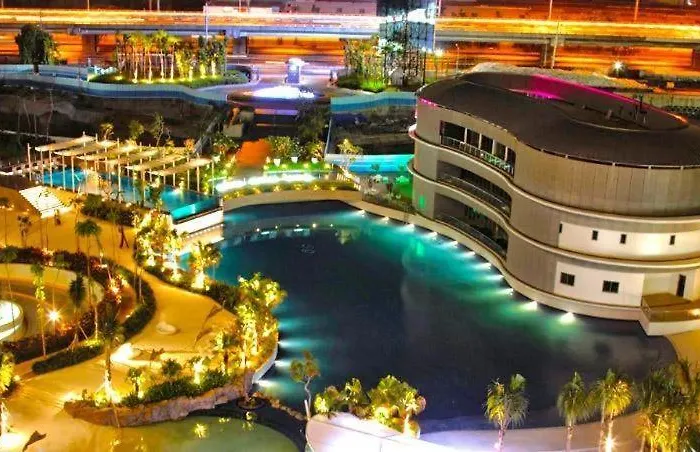 Urban At Azure Apartamento